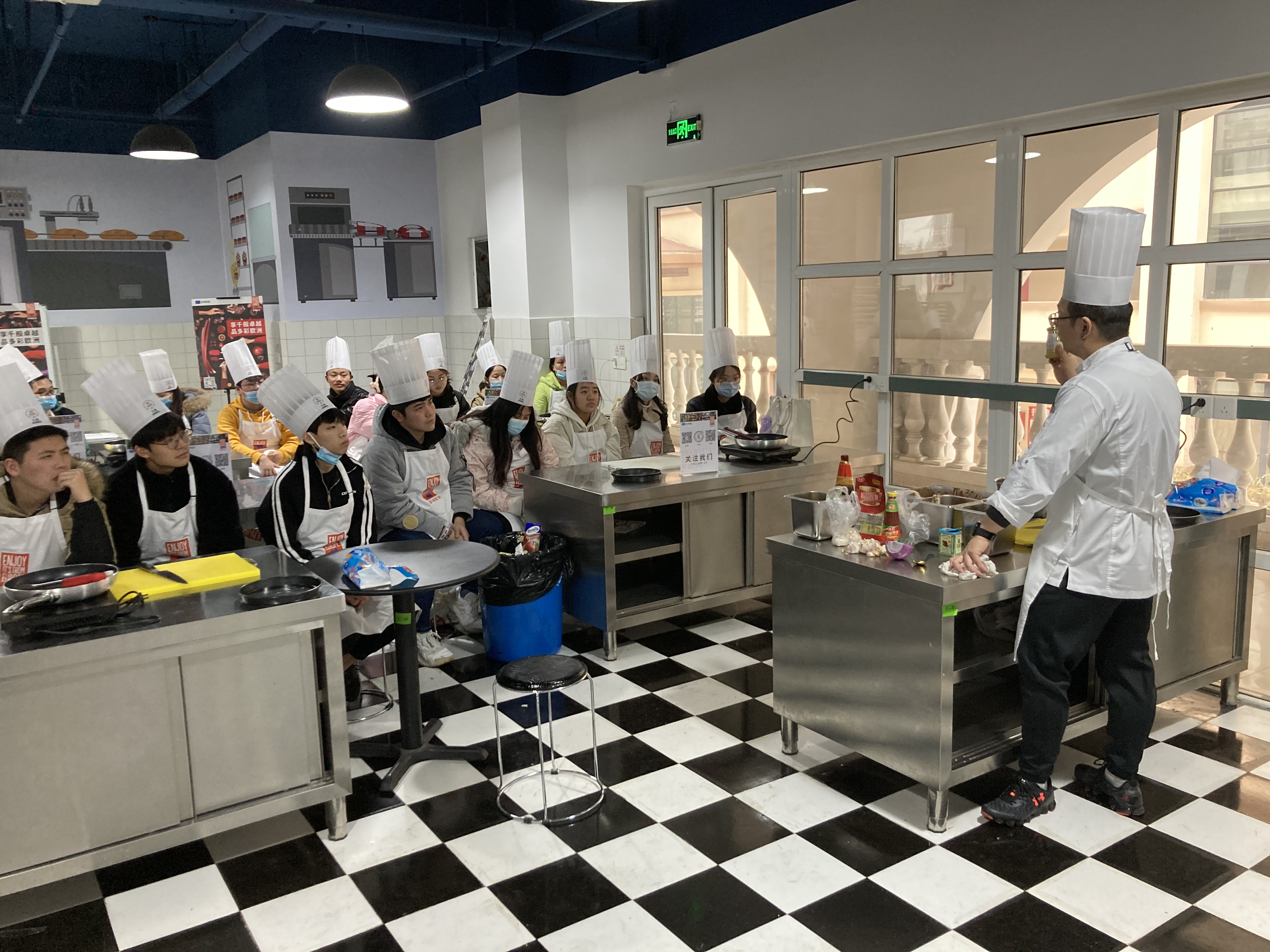 Chef introducing dish to students. 