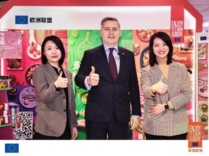 From left to right – (Ms. Hannah Hou, Head of Marketing Business from Xia Chu Fang with Mr. Wojciech Ptak, Agriculture counsellor, First Secretary, Delegation of the European Union to China, Ms. Zhang Xinyu, Beijing Freshippo Network Technology Co., Ltd, Deputy General Manager at the launch event) 
